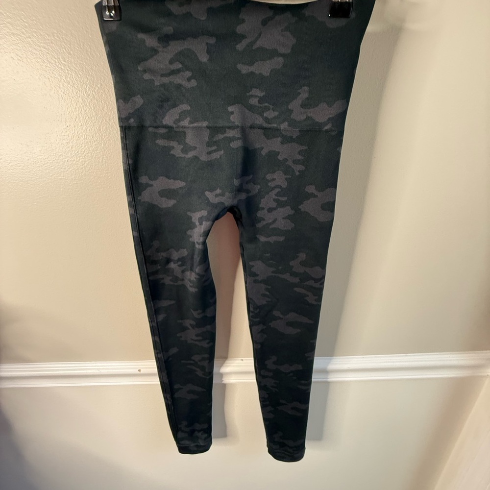 SPANX Women's Black Camouflage Leggings